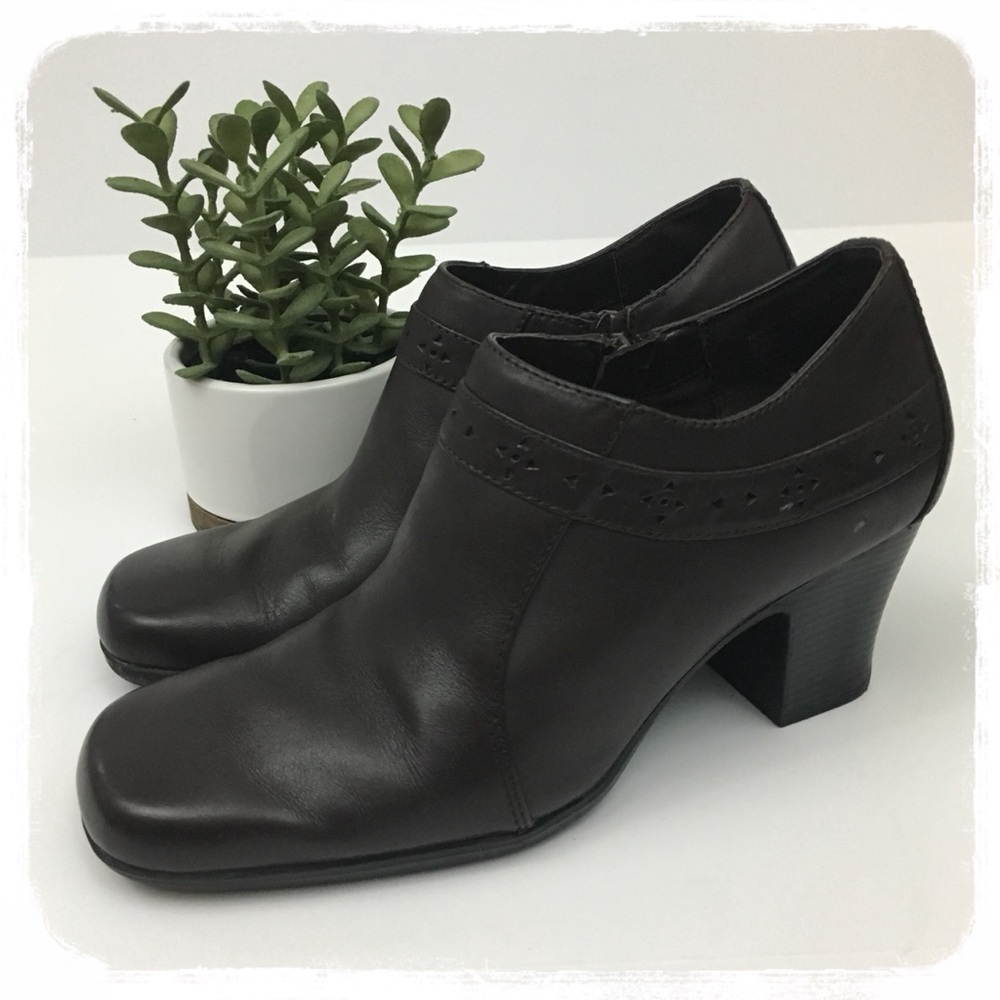 Clarks Dark Brown Leather Booties sz. 7